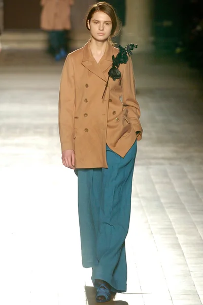 Look 17